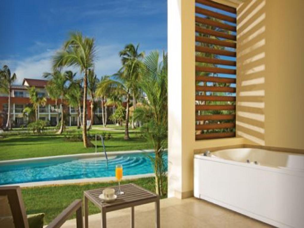 ブレスレス プンタ カーナ リゾート ＆ スパ 大人専用 プンタ・カナ エクステリア 写真 A swim-out room at the Hard Rock Hotel