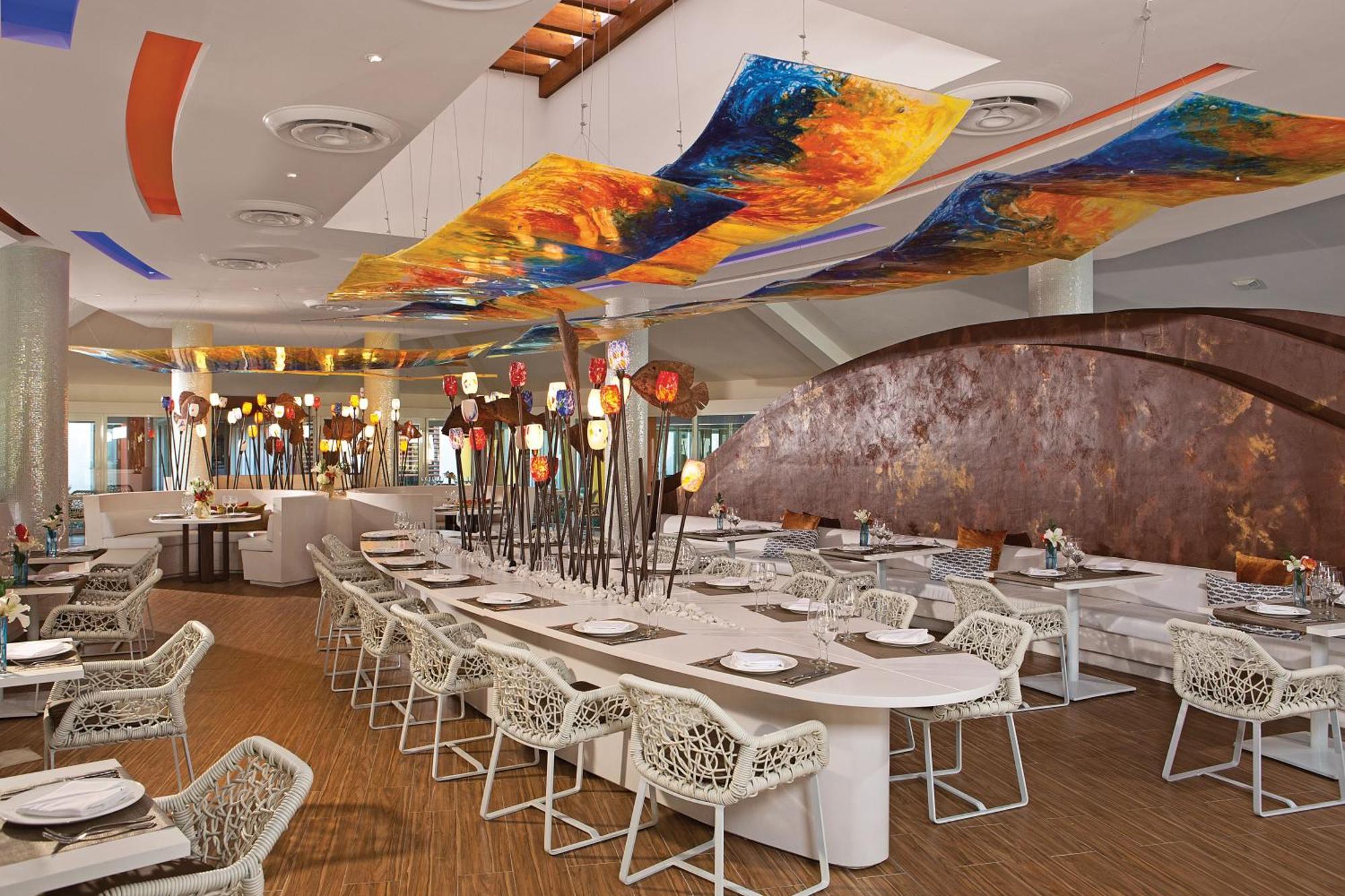 ブレスレス プンタ カーナ リゾート ＆ スパ 大人専用 プンタ・カナ エクステリア 写真 The interior of the restaurant